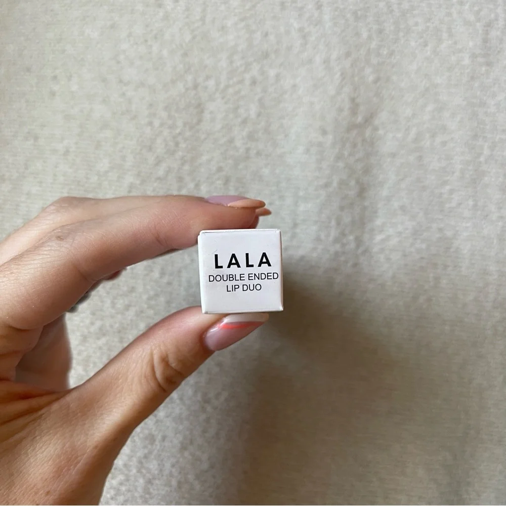 GIVE THEM LALA Beauty Matte & Moisture 2 in 1 Lip Duo Wand In Birthday Suit